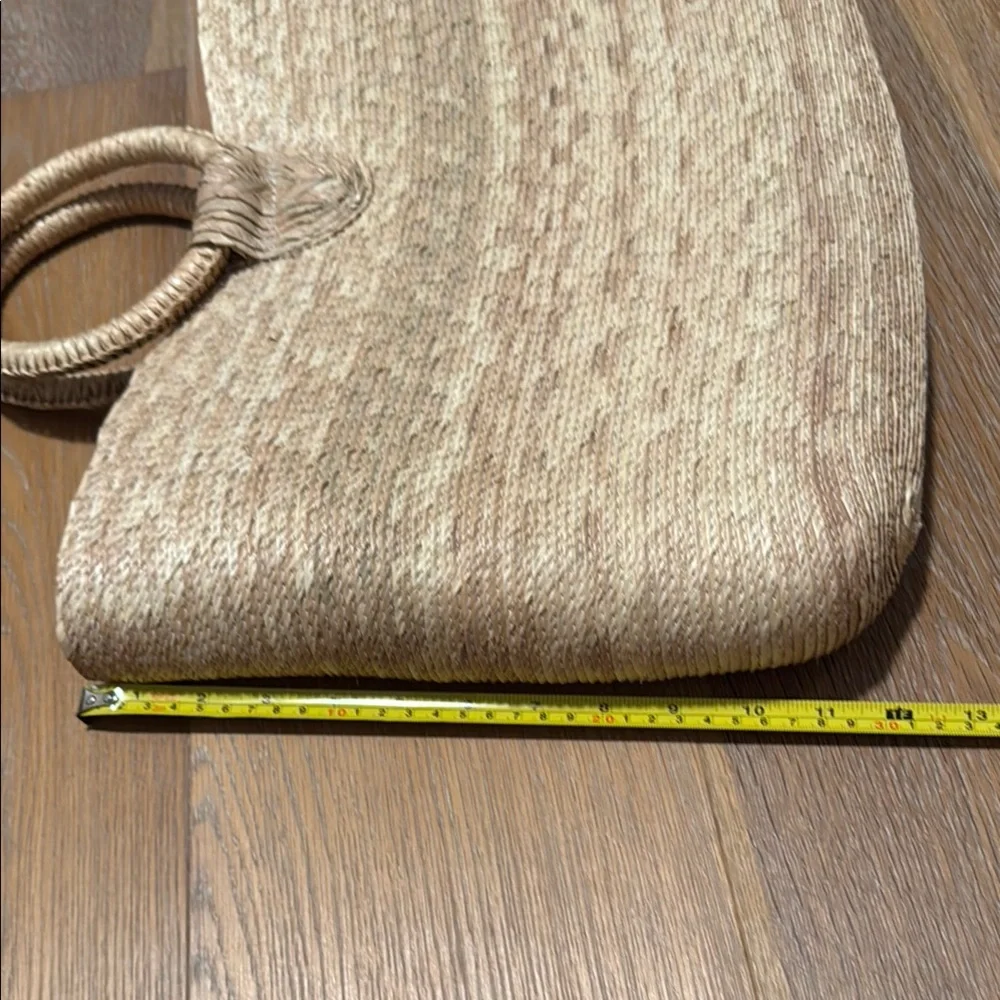 Handmade woven natural straw Tote Bag with round handle